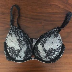 32 D Victoria’s Secret bra